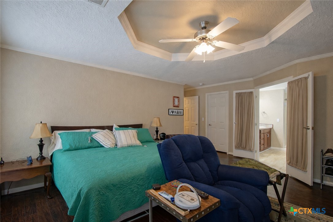 73 Rose Way North Victoria, TX 77905 - Photo 17 of 44 a living room with furniture and a window