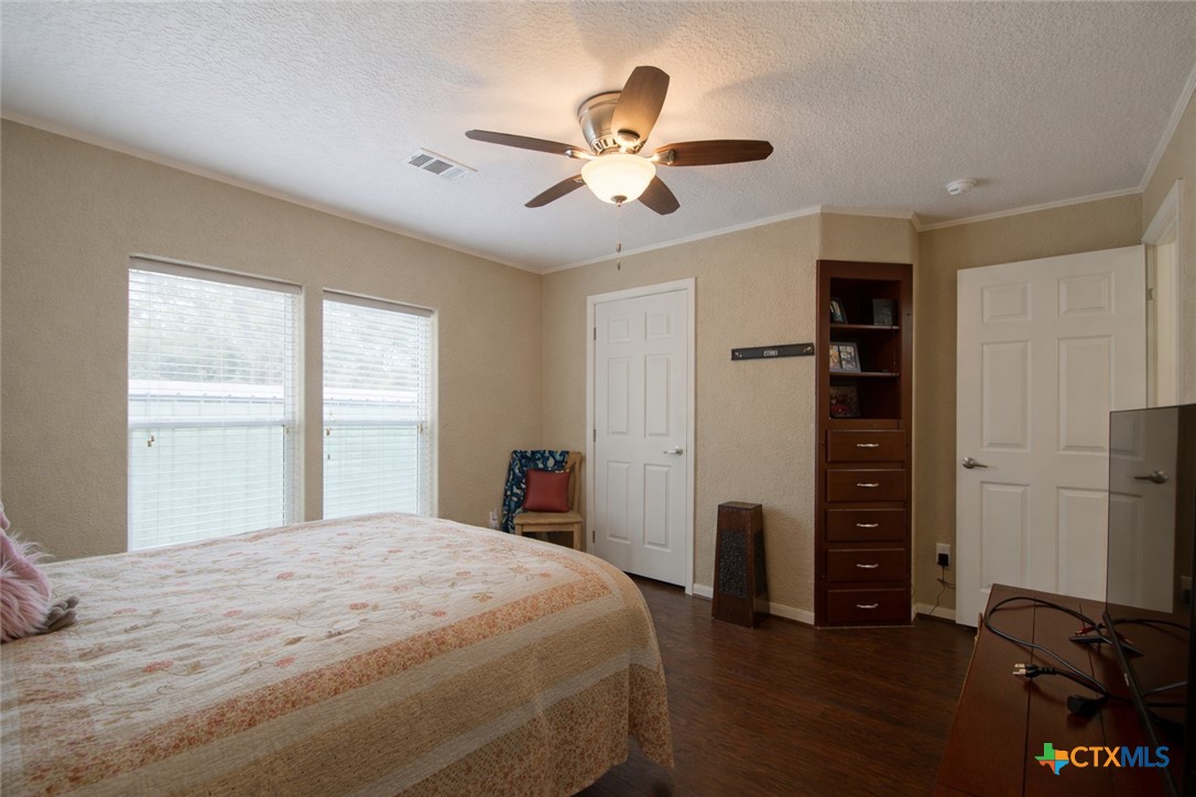 73 Rose Way North Victoria, TX 77905 - Photo 29 of 44 a bedroom with a bed and a window