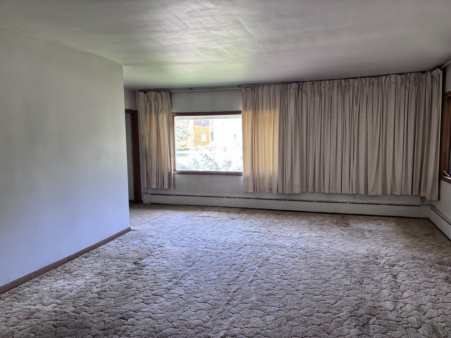 377 Blackhawk Road Riverside, IL 60546 - Photo 4 of 15