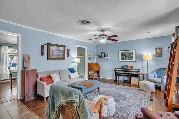$349,900 | 709 Hurstview Drive, Hurst, TX 76053
