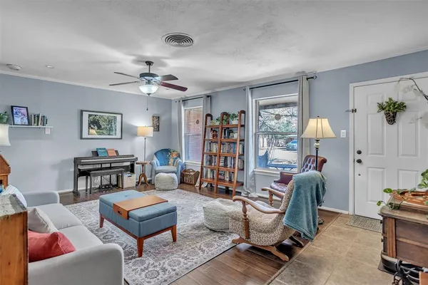 $349,900 | 709 Hurstview Drive, Hurst, TX 76053