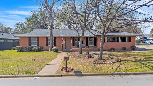 $349,900 | 709 Hurstview Drive, Hurst, TX 76053