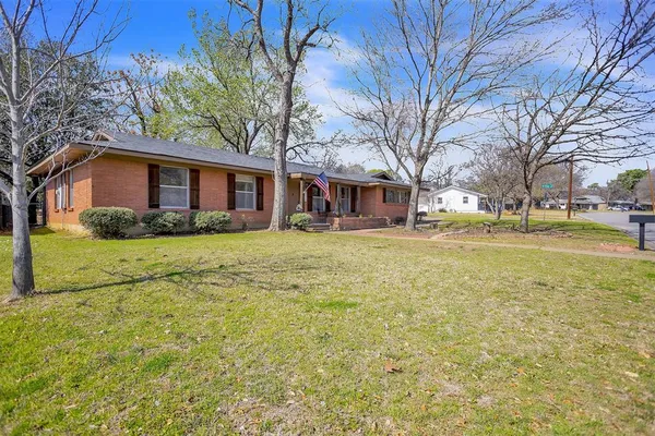 $349,900 | 709 Hurstview Drive, Hurst, TX 76053