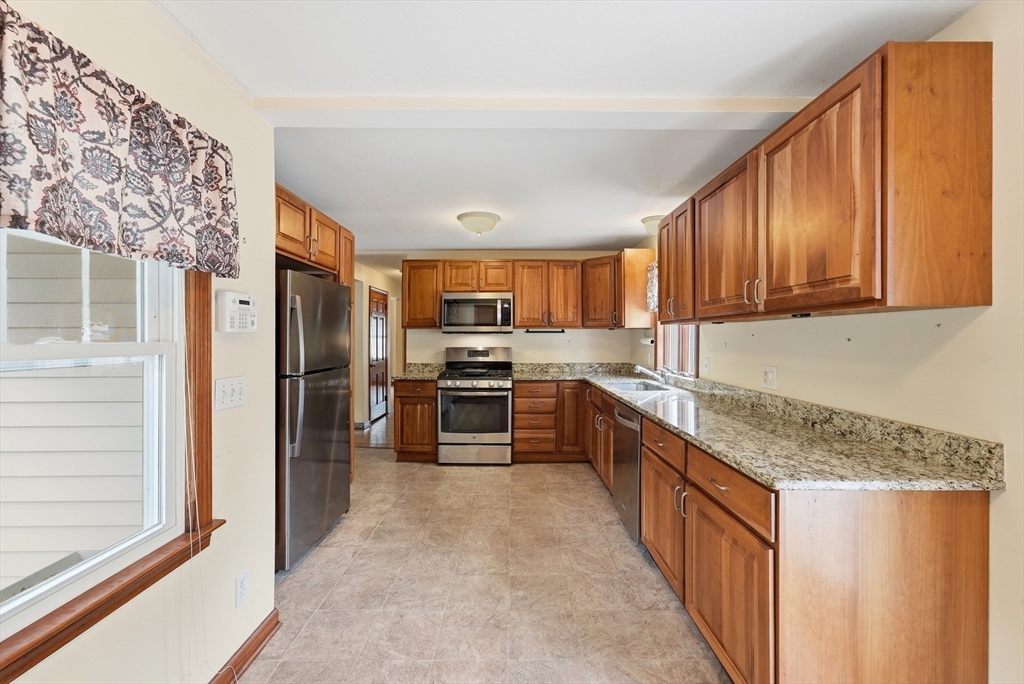 14 Duggan Circle Springfield, MA 01119 - Photo 5 of 41