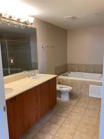 $3,500 | Puerta de Palmas, Coral Gables, FL 33134