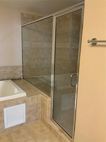 $3,500 | Puerta de Palmas, Coral Gables, FL 33134