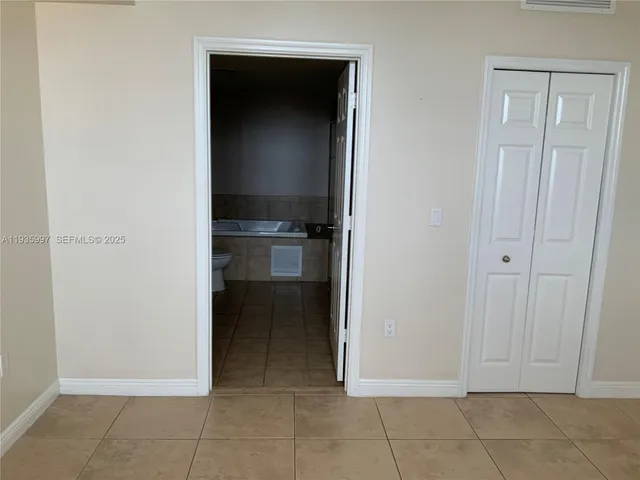 $3,500 | Puerta de Palmas, Coral Gables, FL 33134