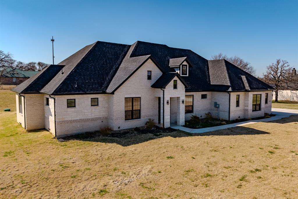 1001 Henry Way Springtown, TX 76082 - Photo 2 of 36 Second View of Home