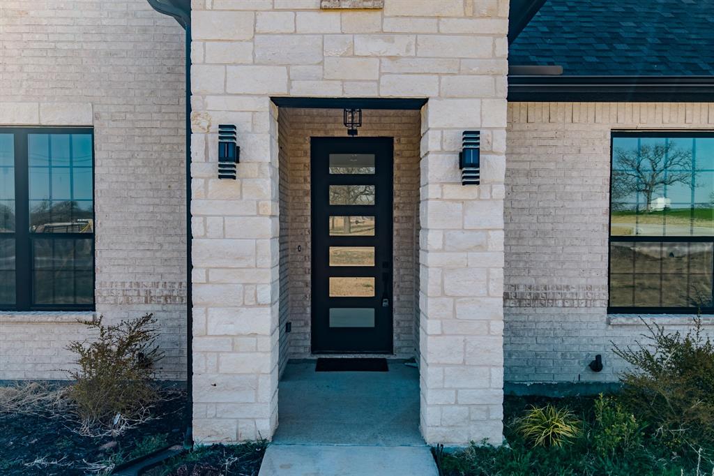 1001 Henry Way Springtown, TX 76082 - Photo 4 of 36 Front Entry "Welcome Come On In"