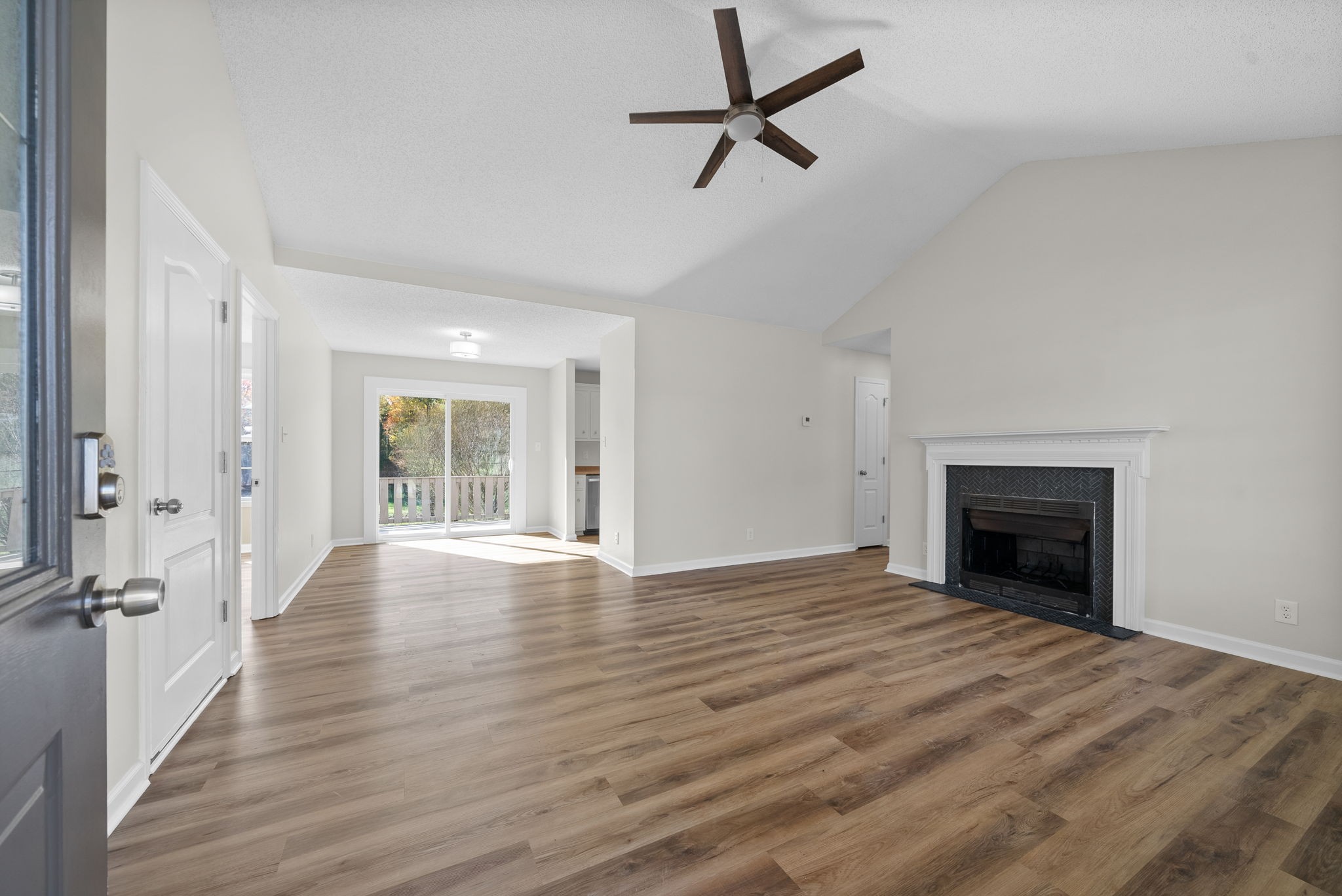 304 Fortway Road Clarksville, TN 37042 - Photo 4 of 30 Gallery Image 4