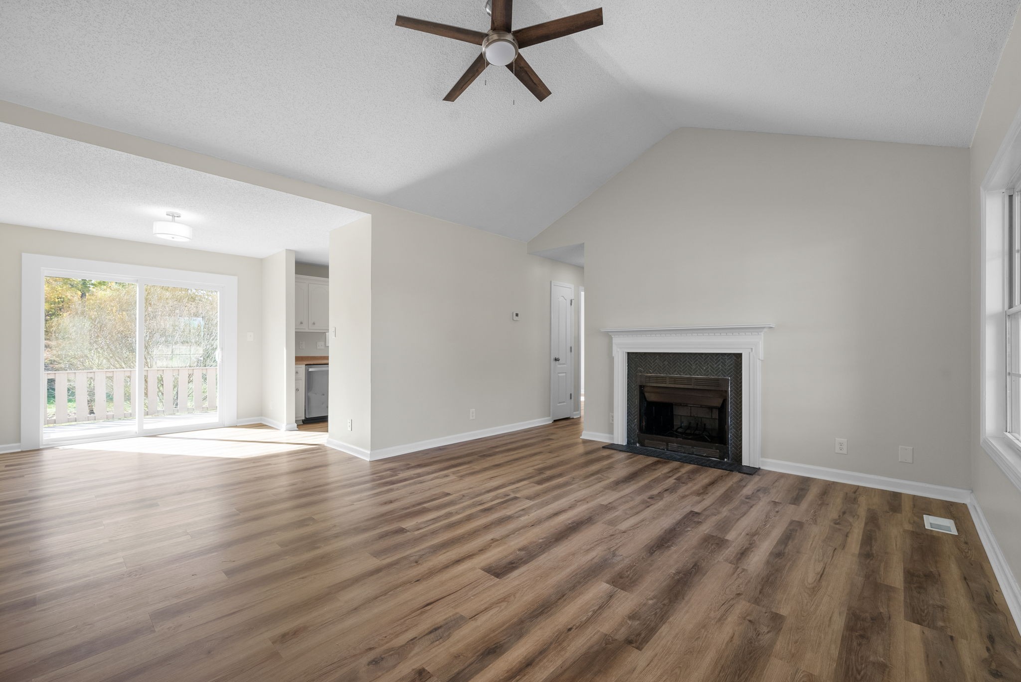304 Fortway Road Clarksville, TN 37042 - Photo 5 of 30 Gallery Image 5
