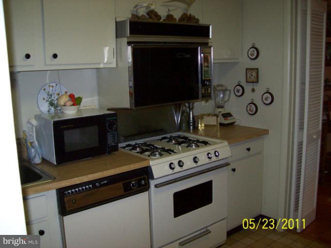 17 Cross Keys Road, Unit 17F Baltimore, MD 21210 - Photo 5 of 13 Kitchen