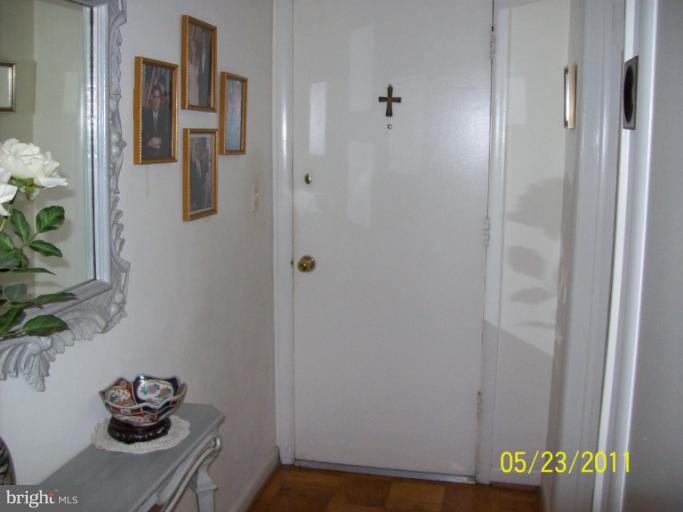 17 Cross Keys Road, Unit 17F Baltimore, MD 21210 - Photo 7 of 13 Interior hallway