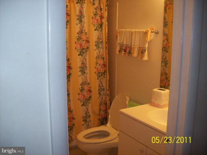 17 Cross Keys Road, Unit 17F Baltimore, MD 21210 - Photo 9 of 13 Bath