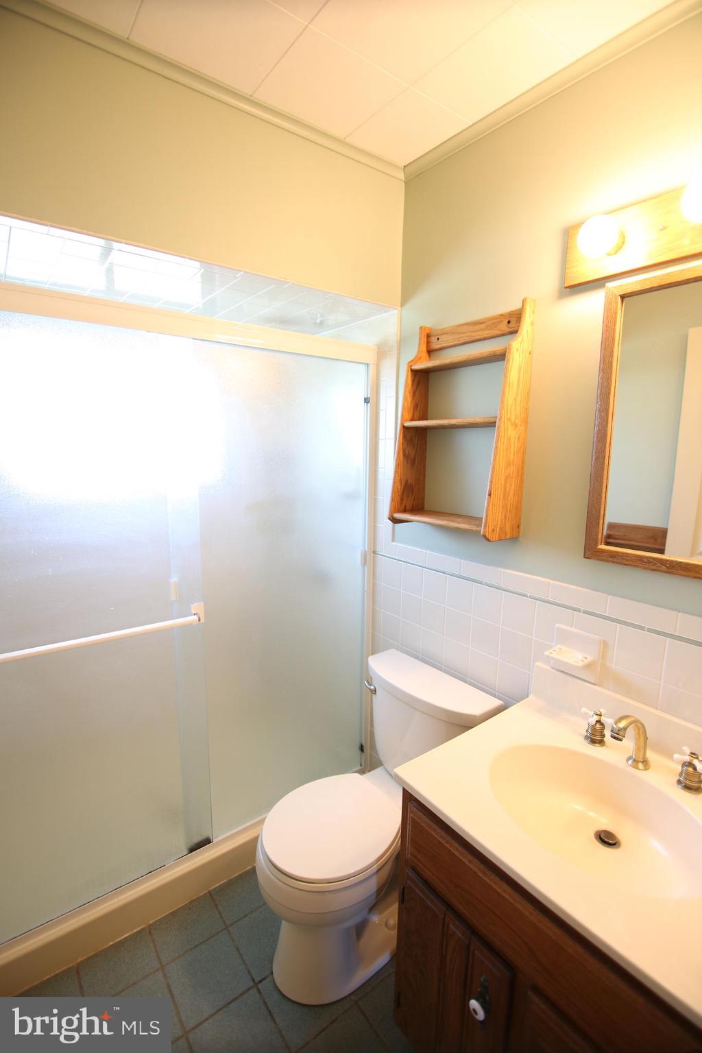 23 Vineyard Road Levittown, PA 19057 - Photo 14 of 30 Full Bath