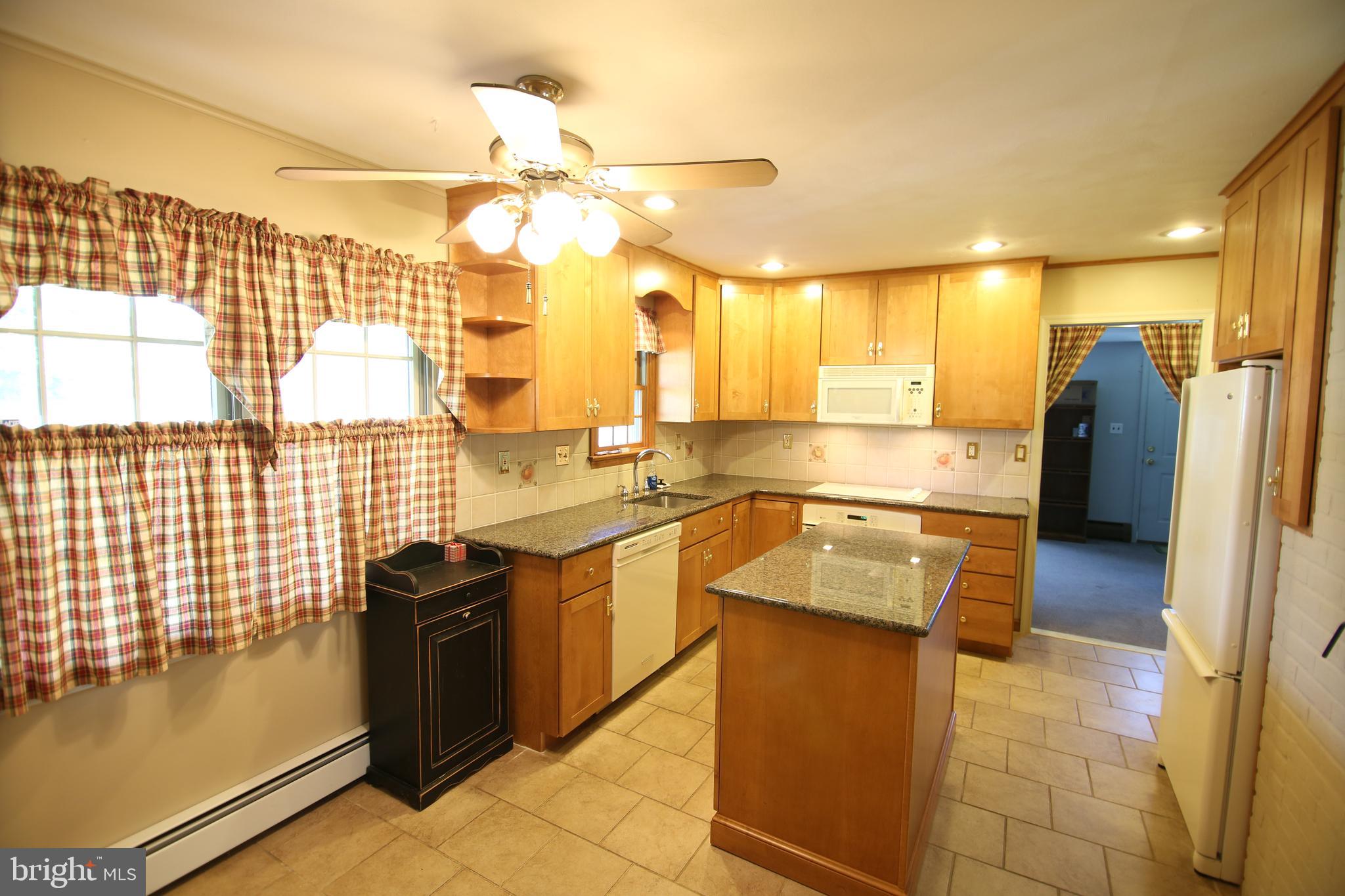 23 Vineyard Road Levittown, PA 19057 - Photo 5 of 30 Gallery Image 5