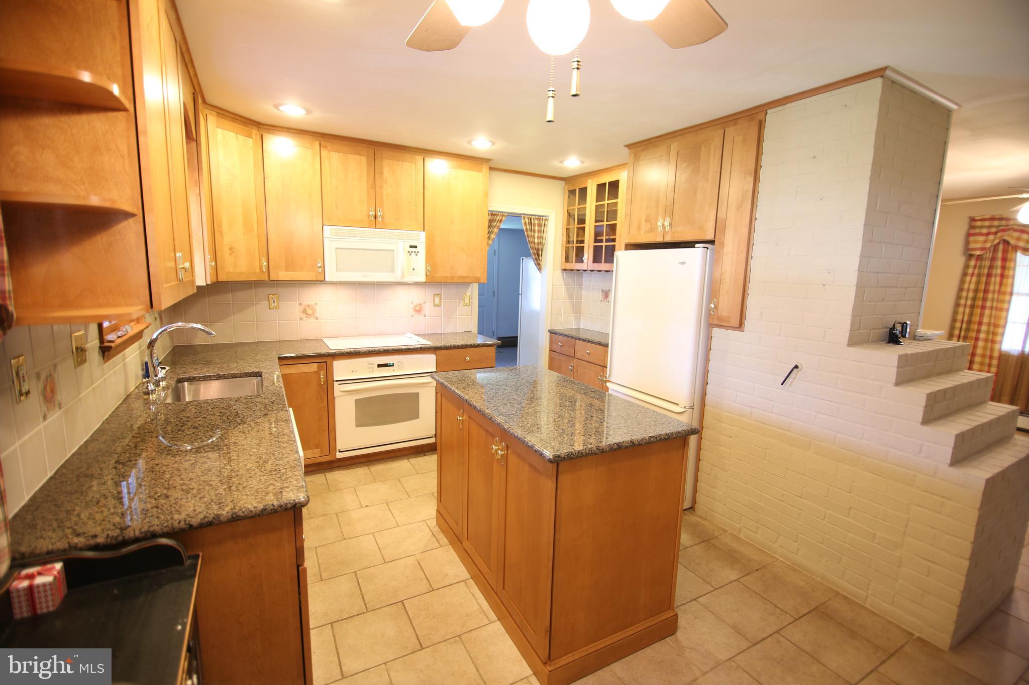 23 Vineyard Road Levittown, PA 19057 - Photo 6 of 30 Gallery Image 6