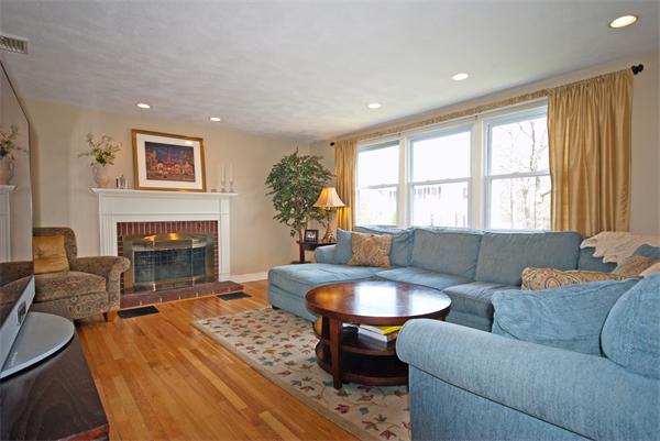 34 Cynthia Road Needham, MA 02494 - Photo 2 of 12