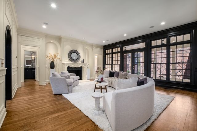 a en suite bathroom with double sink and a mirror