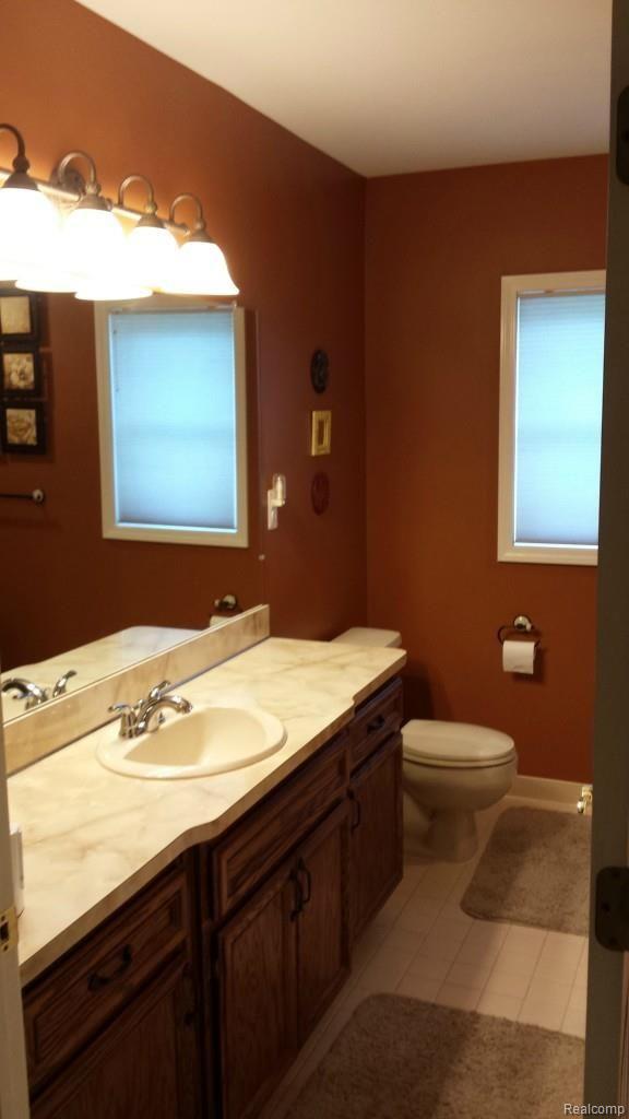73390 McFadden Road Armada, MI 48005 - Photo 31 of 38 32 Main Bath.jpg