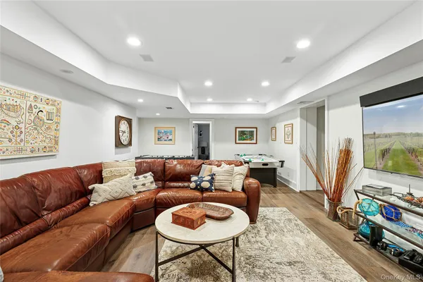 $3,895,000 | 40 Dogwood Lane, Sands Point, NY 11050