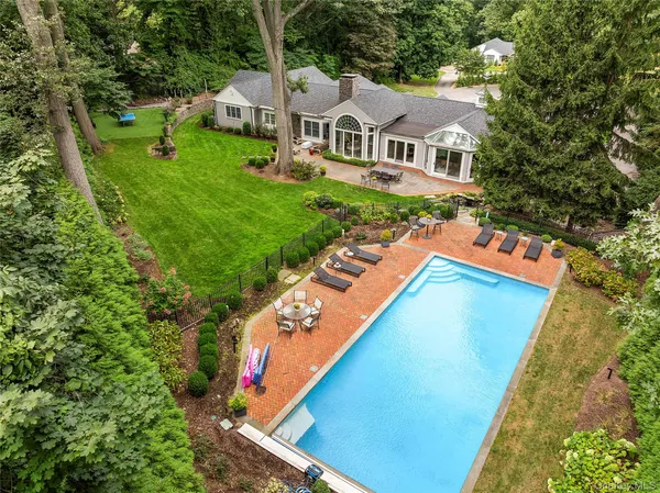 $3,895,000 | 40 Dogwood Lane, Sands Point, NY 11050