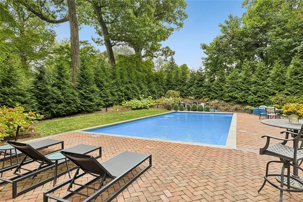 $3,895,000 | 40 Dogwood Lane, Sands Point, NY 11050