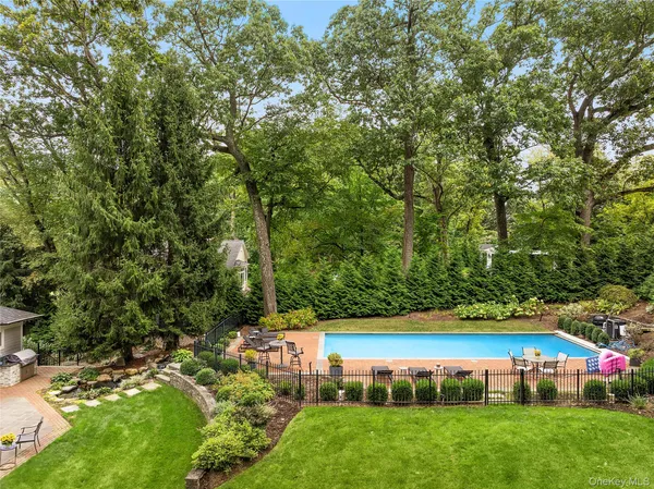 $3,895,000 | 40 Dogwood Lane, Sands Point, NY 11050