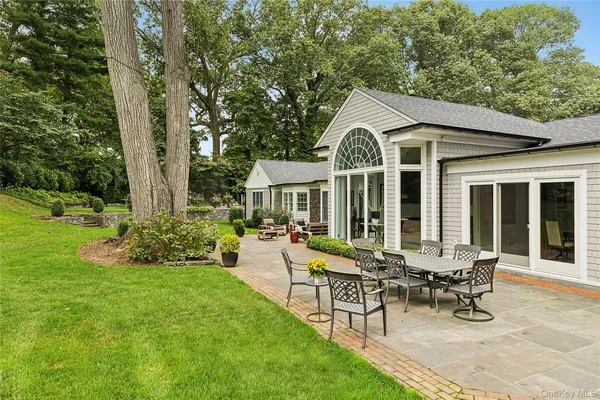 $3,895,000 | 40 Dogwood Lane, Sands Point, NY 11050