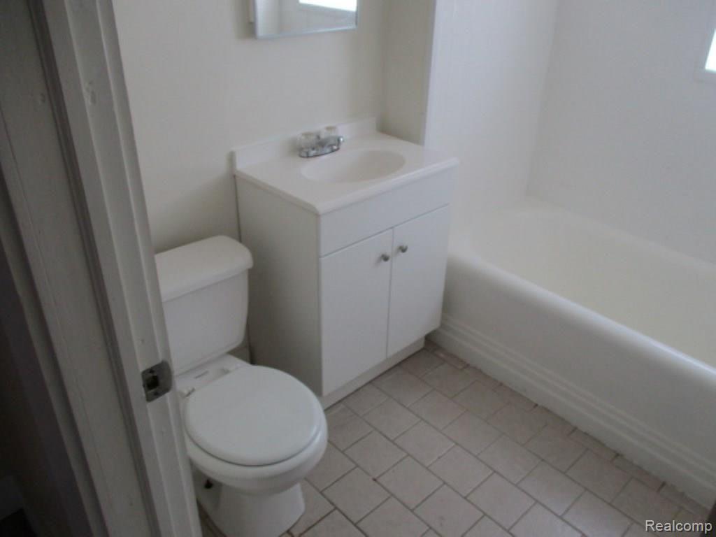16213 East 10 Mile Road Eastpointe, MI 48021 - Photo 8 of 17 IMG_5328.JPG