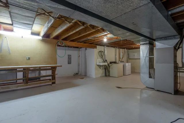 $369,900 | 3816 Woodland Court, Davenport, IA 52807