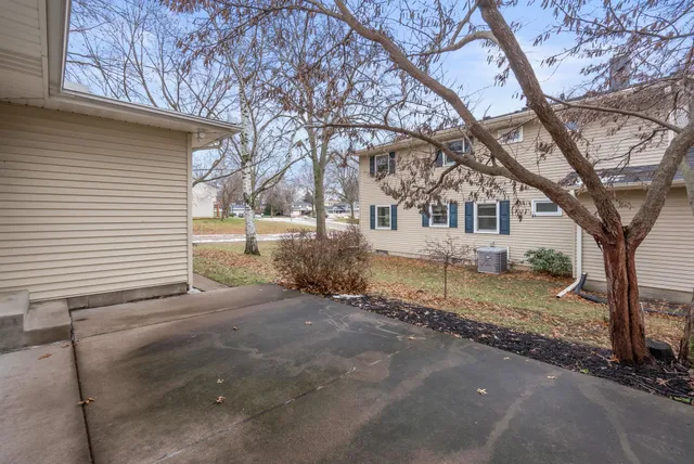 $369,900 | 3816 Woodland Court, Davenport, IA 52807