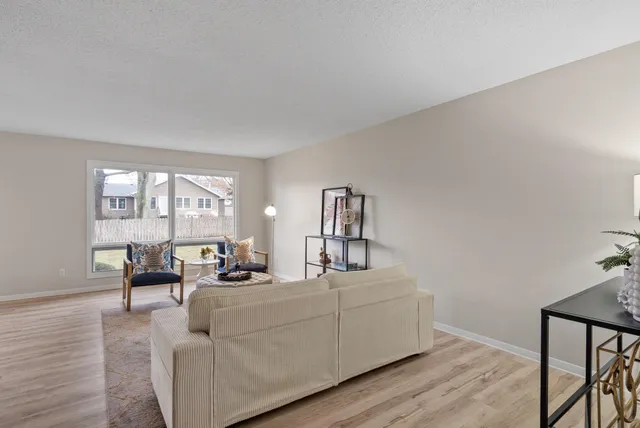 $369,900 | 3816 Woodland Court, Davenport, IA 52807