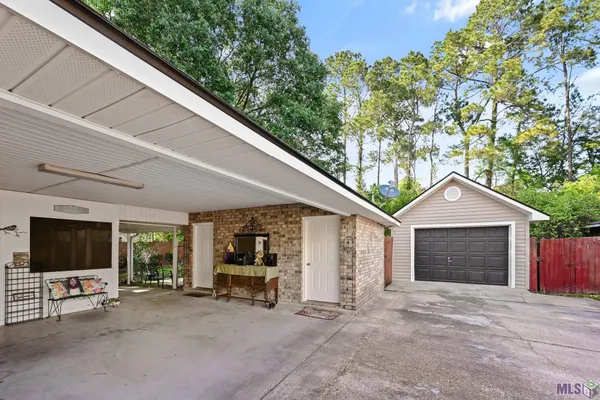 $309,900 | 1509 Weeping Willow Drive, Denham Springs, LA 70726