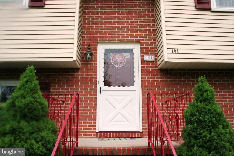101 Lincoln Road Chambersburg, PA 17201 - Photo 9 of 24 Exterior (Front)