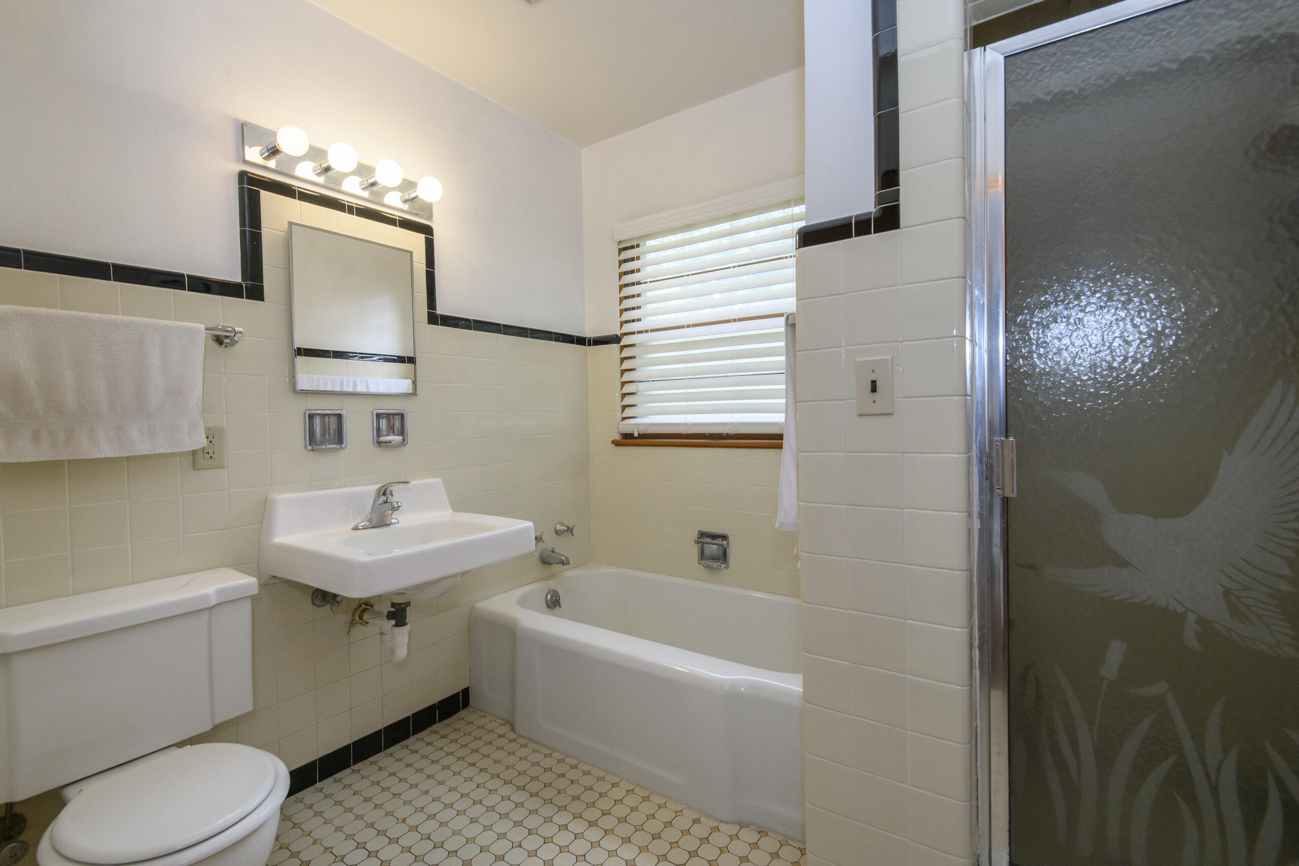 9610 North Cedarburg Road Mequon, WI 53092 - Photo 19 of 28 Full Bath w/ Tub and Walk in Shower