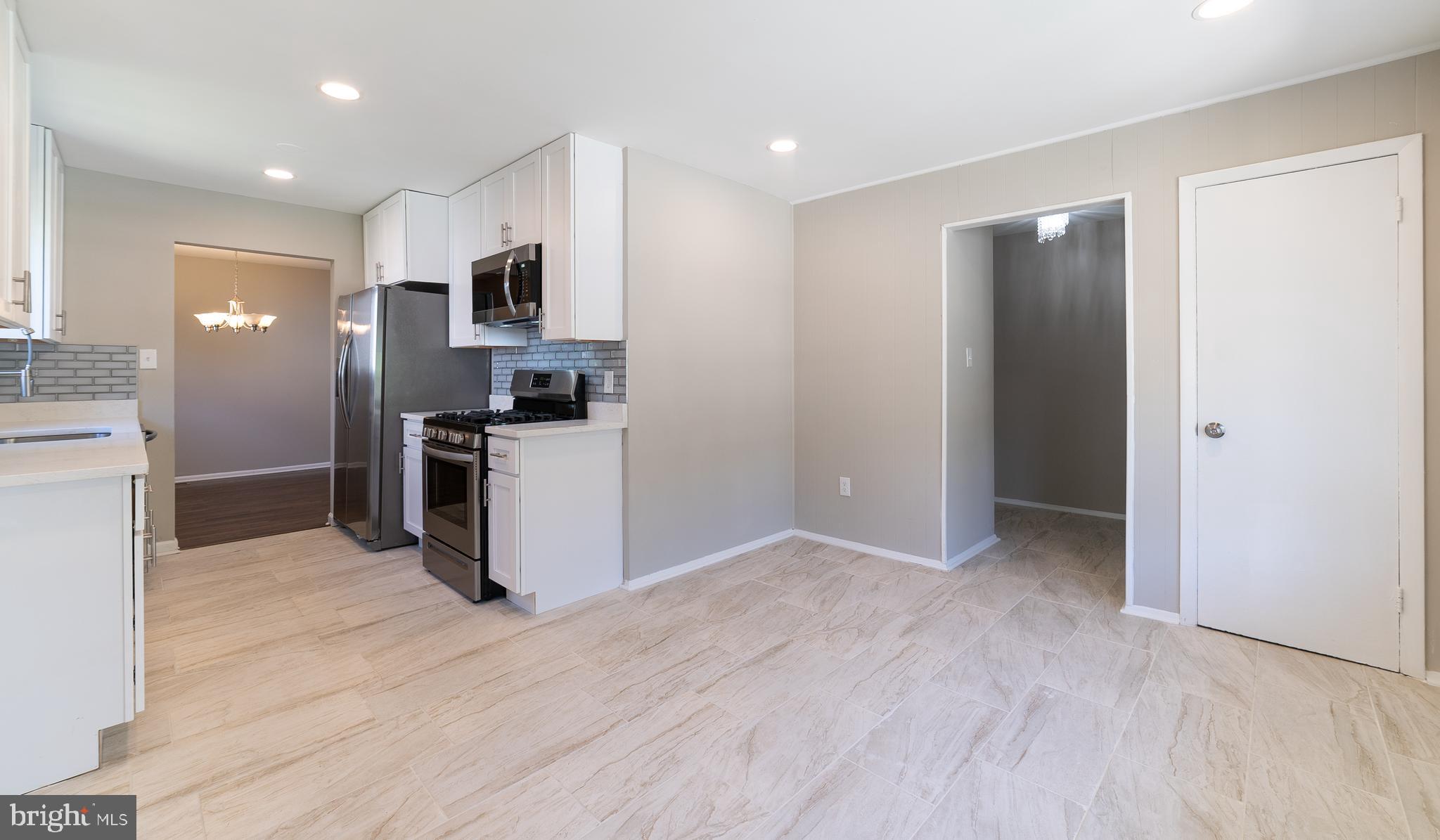 Huge Eat-In Kitchen