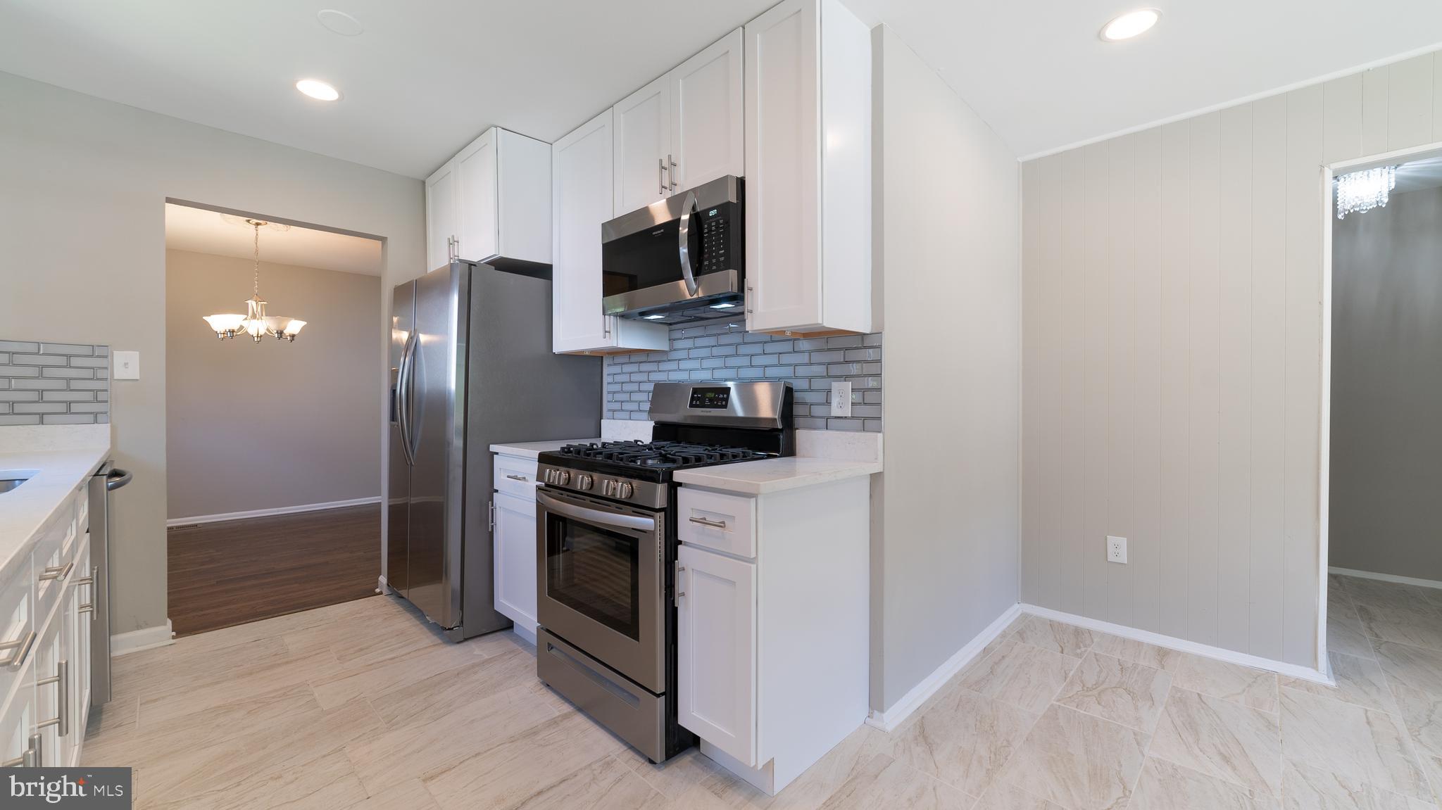 5303 Whitfield Chapel Road Lanham, MD 20706 - Photo 2 of 35 Gas Stove and Refrigerator w/Ice Maker