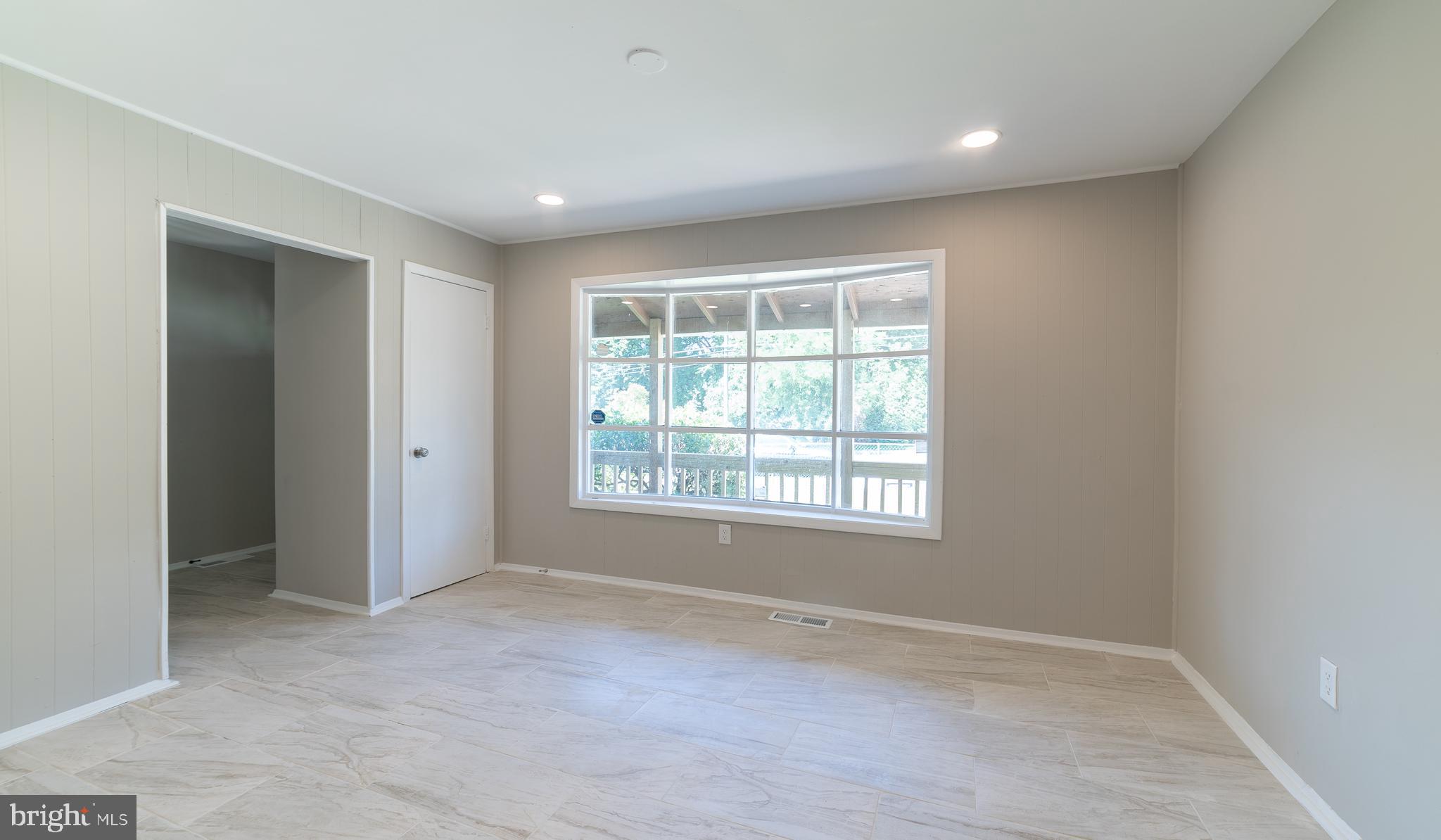 5303 Whitfield Chapel Road Lanham, MD 20706 - Photo 4 of 35 Bright Eat-in Kitchen with Bay Windows