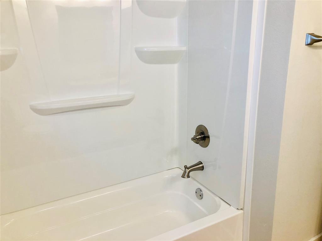 716 Kessler Boulevard Sherman, TX 75092 - Photo 17 of 27 Full bath featuring shower combination