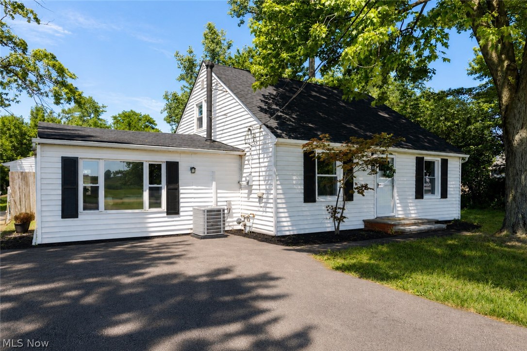 7325 Adkins Road Mentor, OH 44060 - Photo 2 of 50