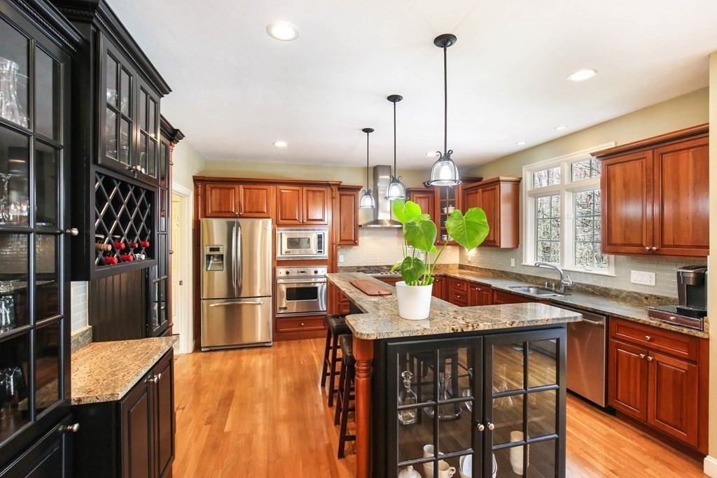 7 Robin Drive Grafton, MA 01536 - Photo 3 of 42