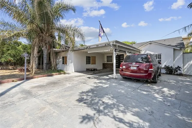 a view of a house with a cars park