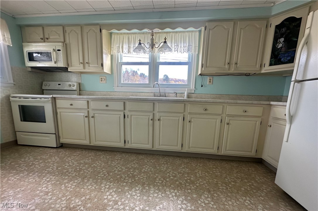 32 Locust Hill Road Chester, WV 26034 - Photo 2 of 20 Gallery Image 2