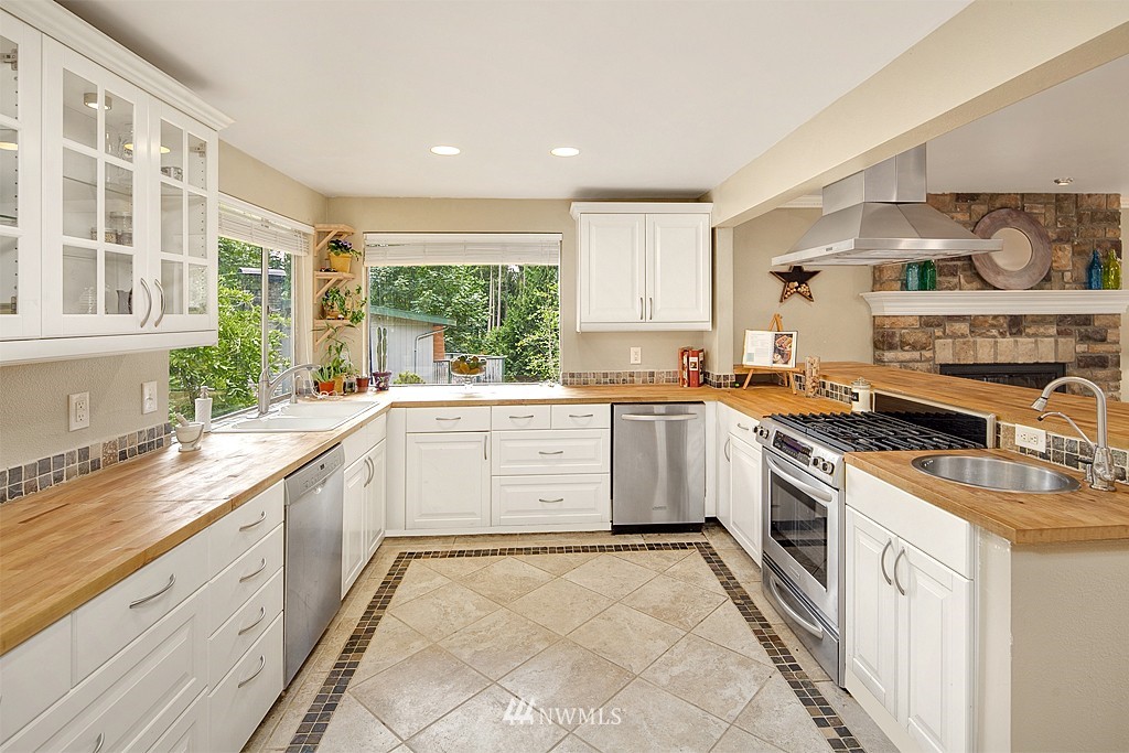 14601 182nd Avenue Southeast Renton, WA 98059 - Photo 5 of 19 Gallery Image 5