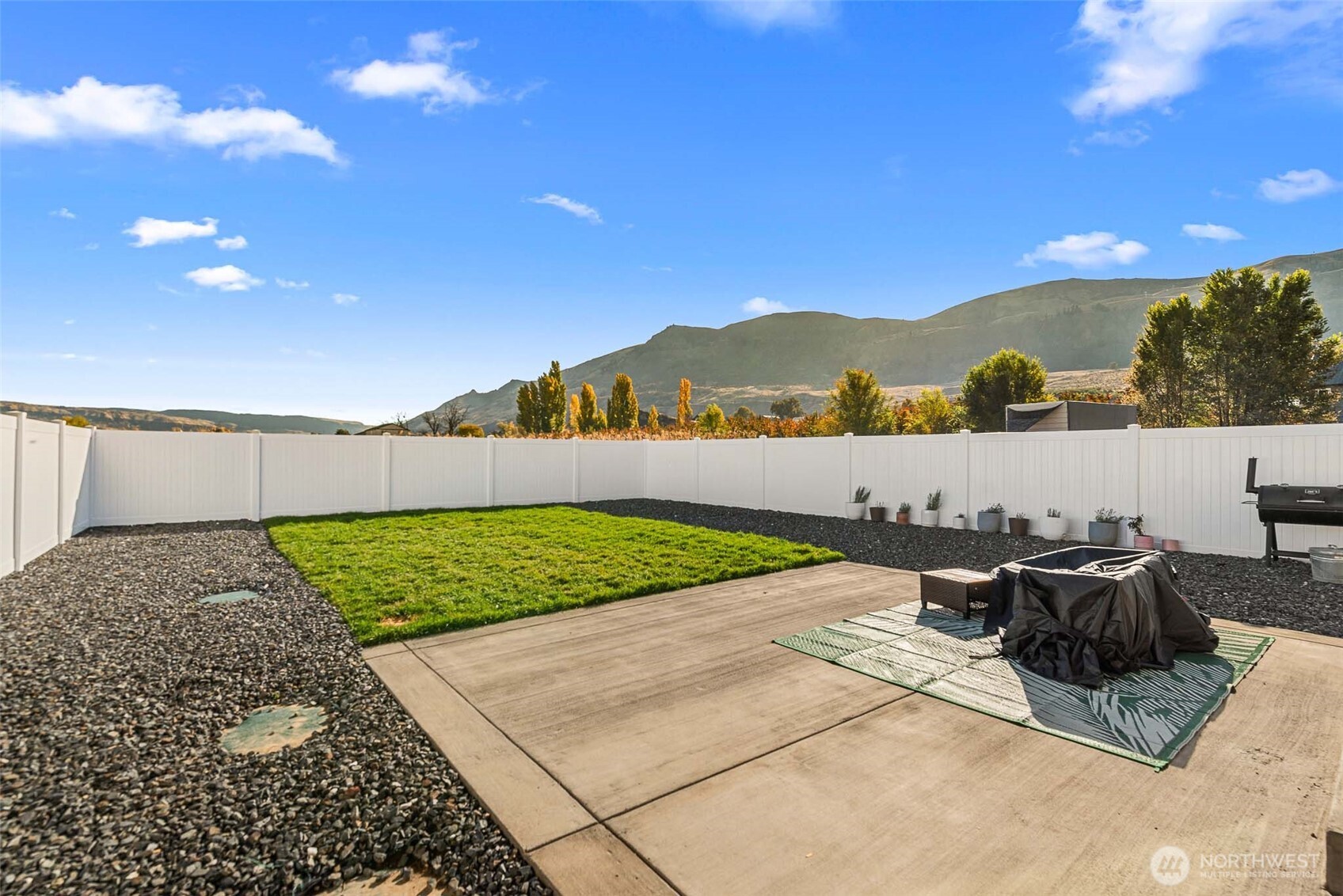 3577 Bainard Road Malaga, WA 98828 - Photo 18 of 39 a view of outdoor space and yard