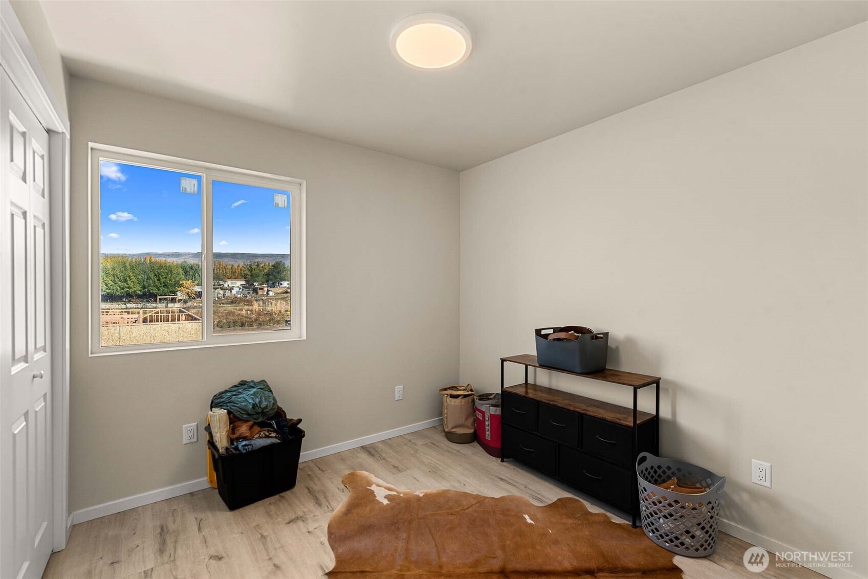 3577 Bainard Road Malaga, WA 98828 - Photo 32 of 39 a bedroom with furniture and a window