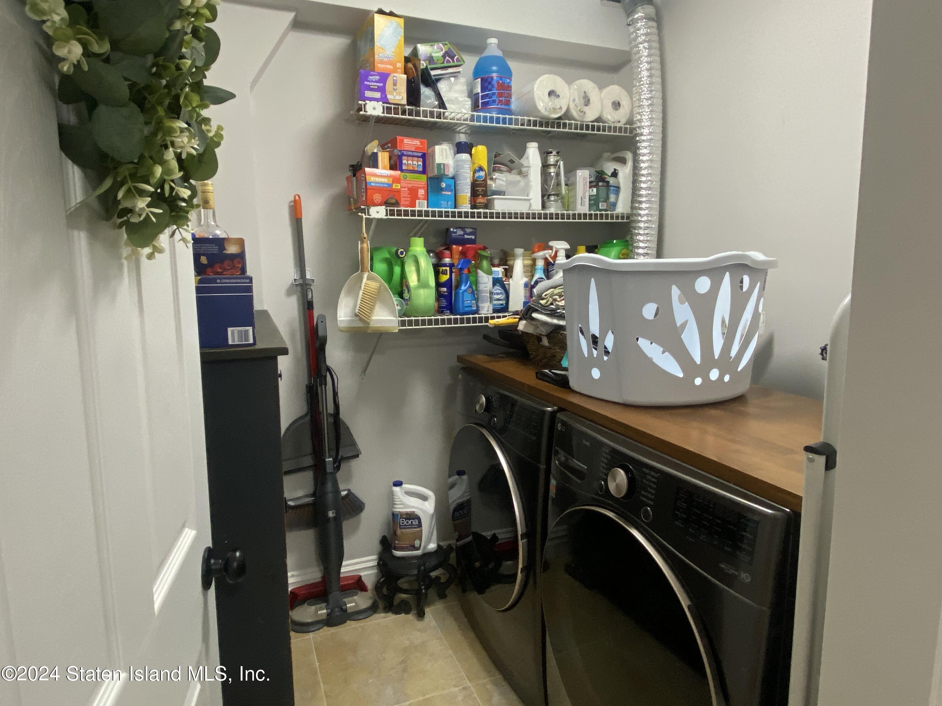 1440 Forest Hill Road, Unit 2 Staten Island, NY 10314 - Photo 13 of 32 a room with a book shelf