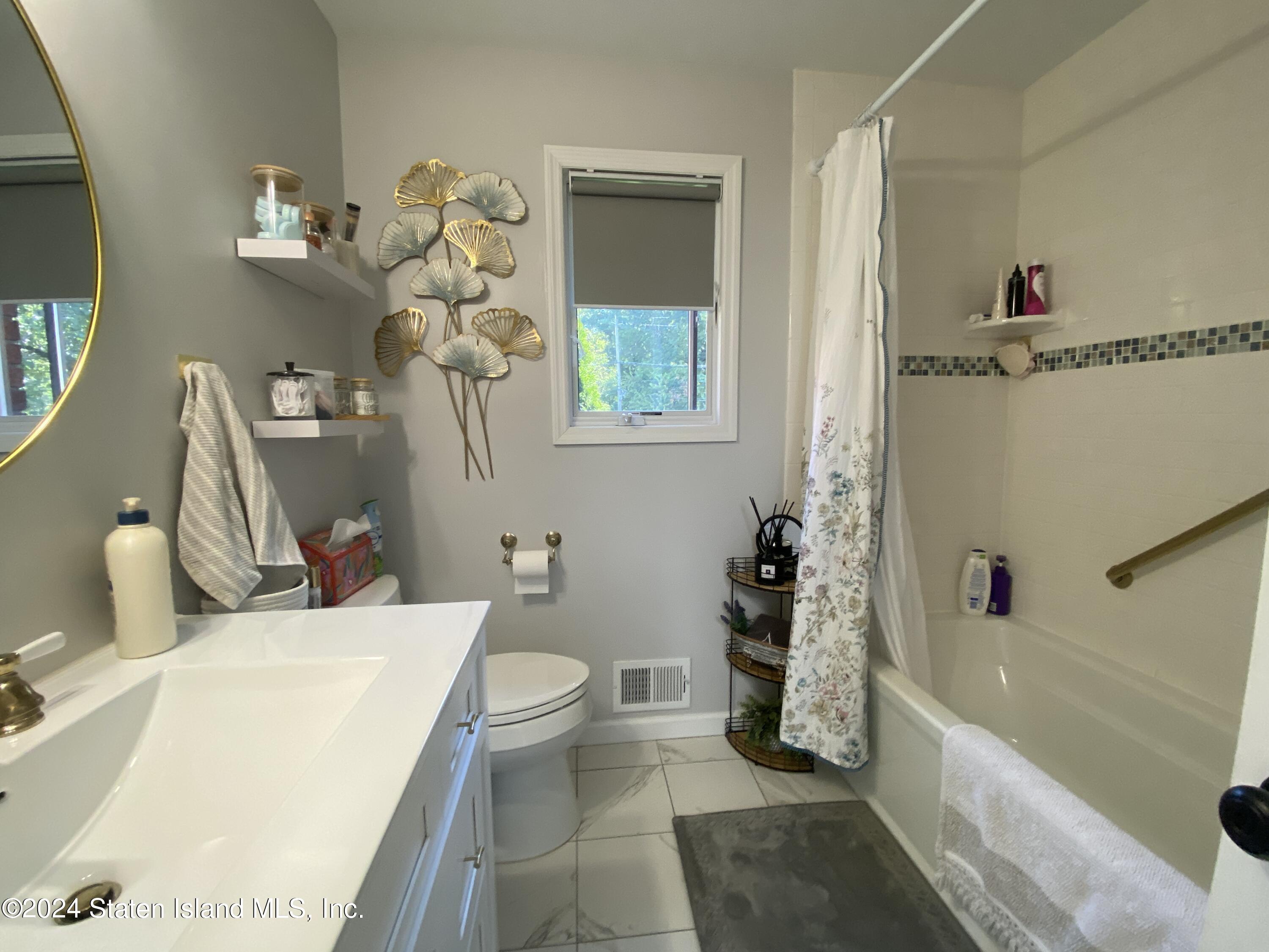 1440 Forest Hill Road, Unit 2 Staten Island, NY 10314 - Photo 20 of 32 a bathroom with a sink a toilet and bathtub