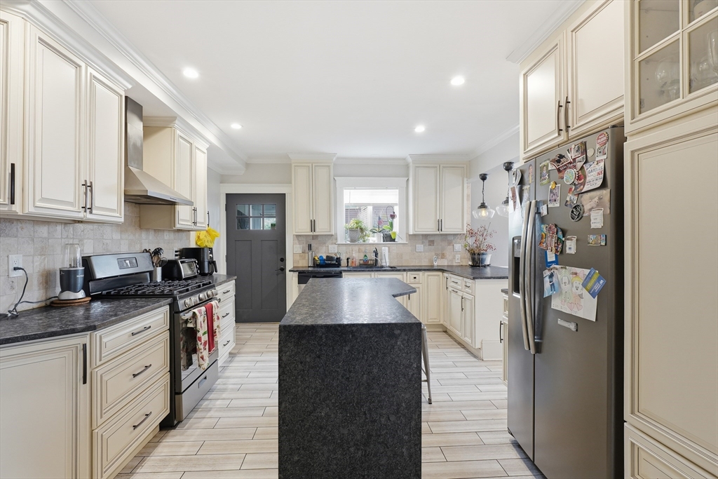 20 Oak Hill Road Saugus, MA 01906 - Photo 11 of 42